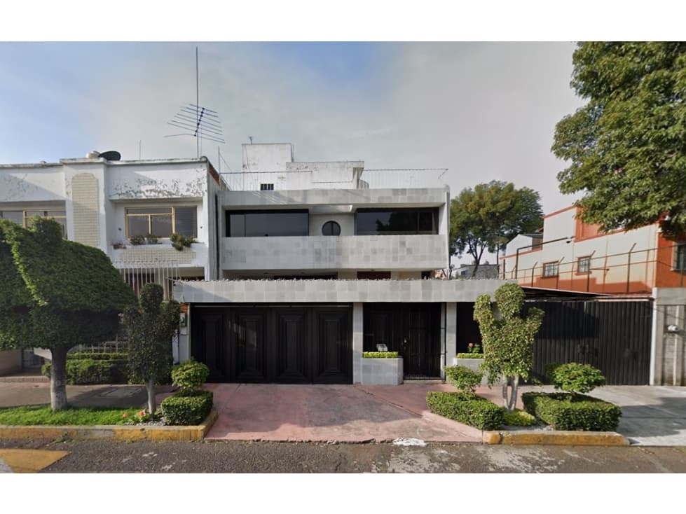 Casa en Remate en Paseo De Taxqueña, F-312 - 1