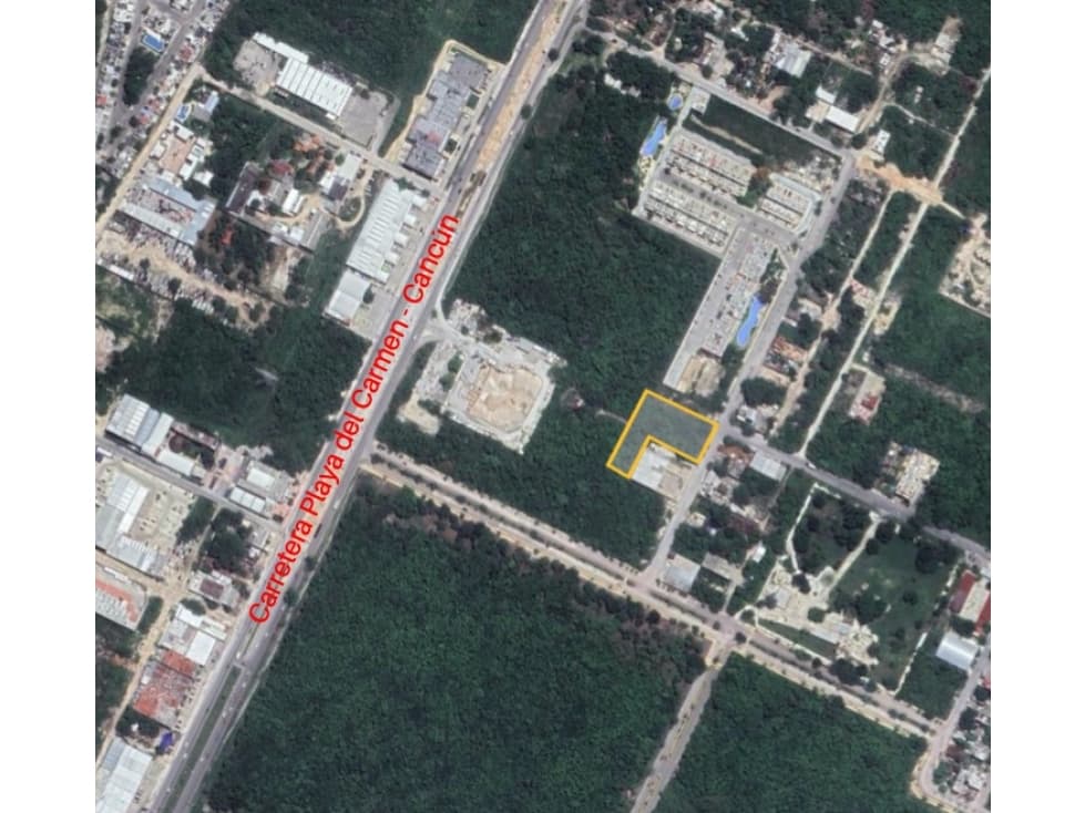 Terreno en Venta al Norte de Playa del Carmen - 3,875 m2 - 970,000 USD - 1