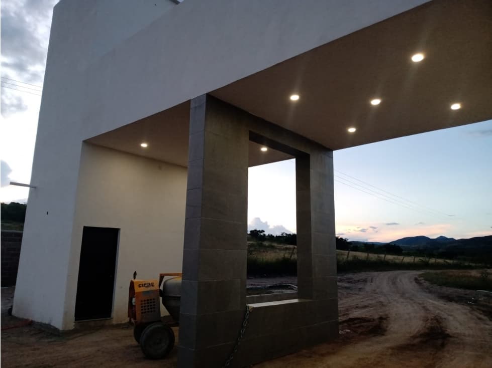 Terreno en Venta en Brisas de Agua Caliente, Comanjilla, Gto - 1