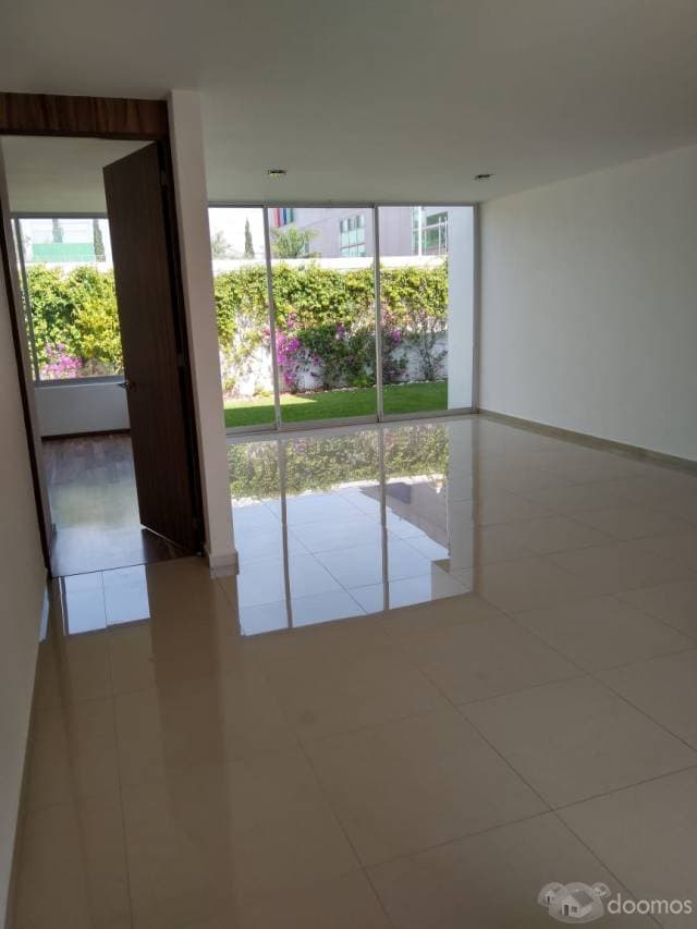 Excelente casa de 1 piso en Fracc. - 1