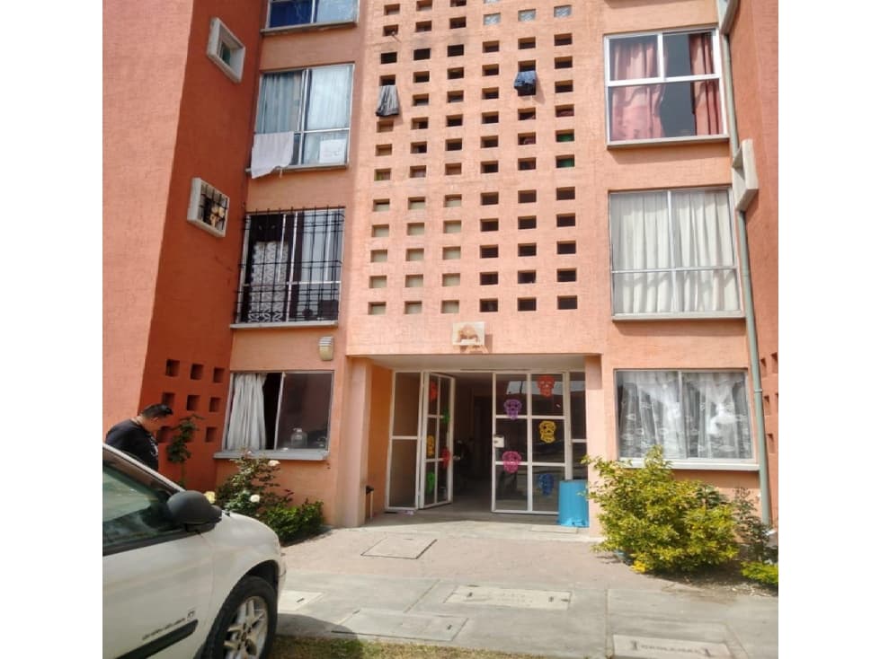 Depto en Remate en Hda Del Bosque, FG-453 - 1