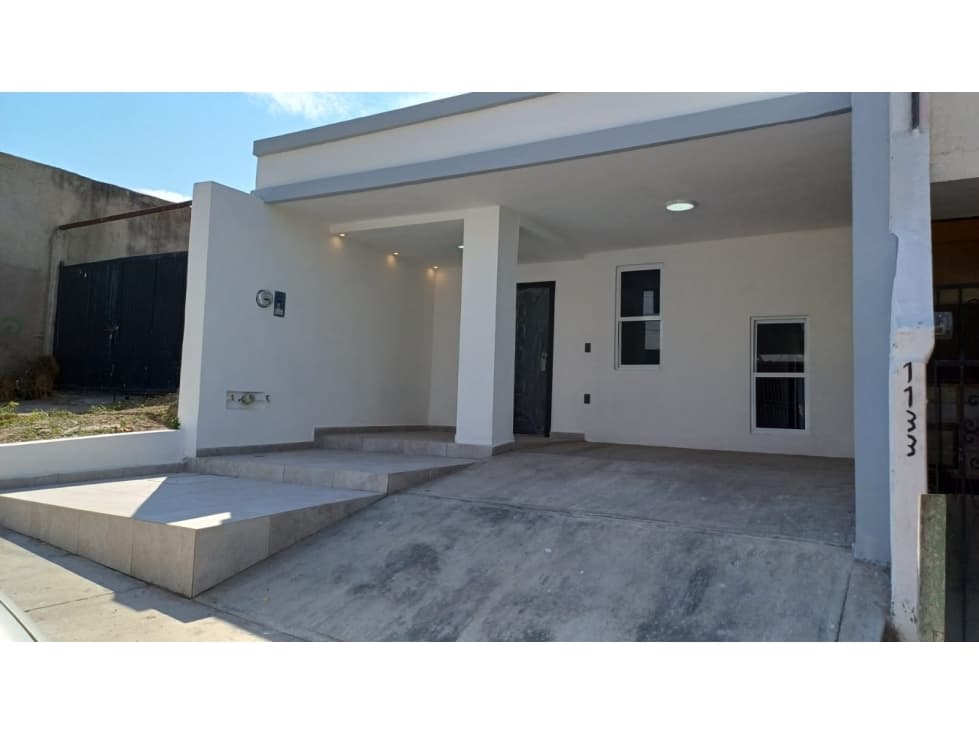 Estrene Casa en venta en la Col. Estero, una sola planta, 2 recámaras - 1
