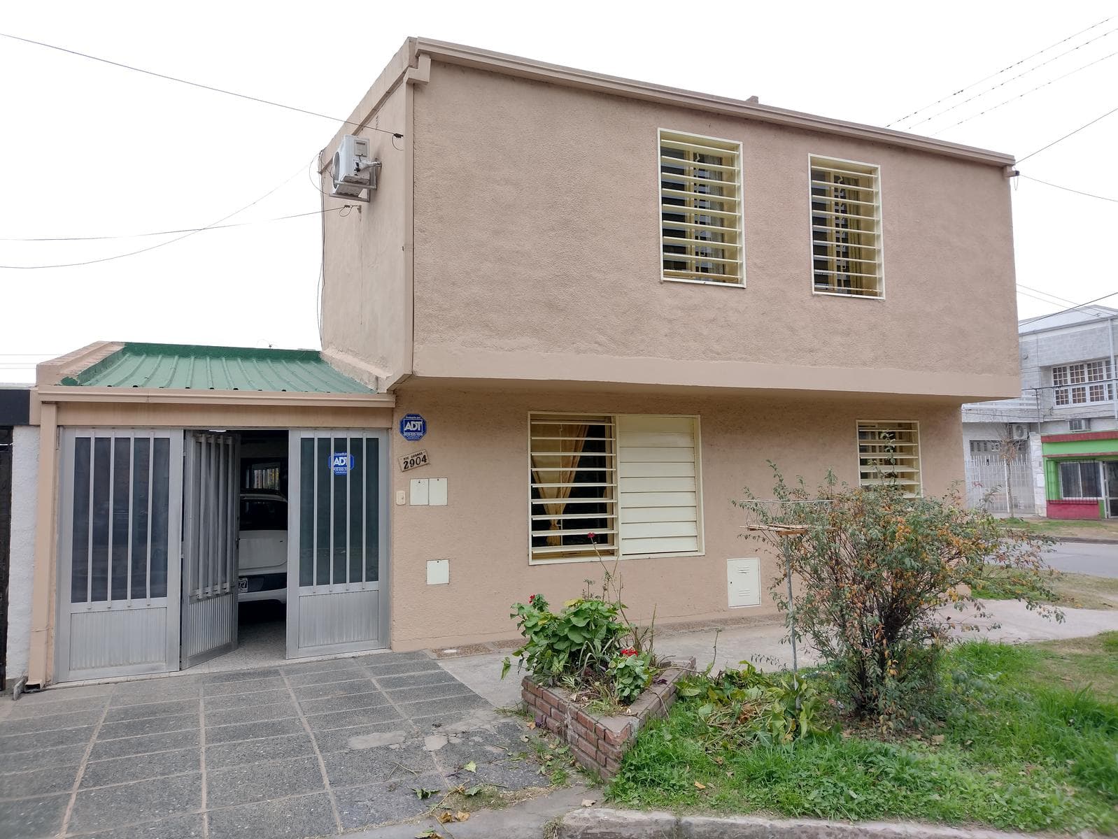 Casa en barrio Loyola - 1