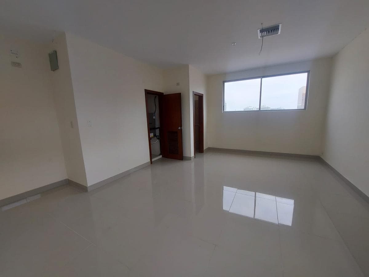 SE VENDE OFICINA CON VISTA AL PARQUE EN KENNEDY NORTE - 1
