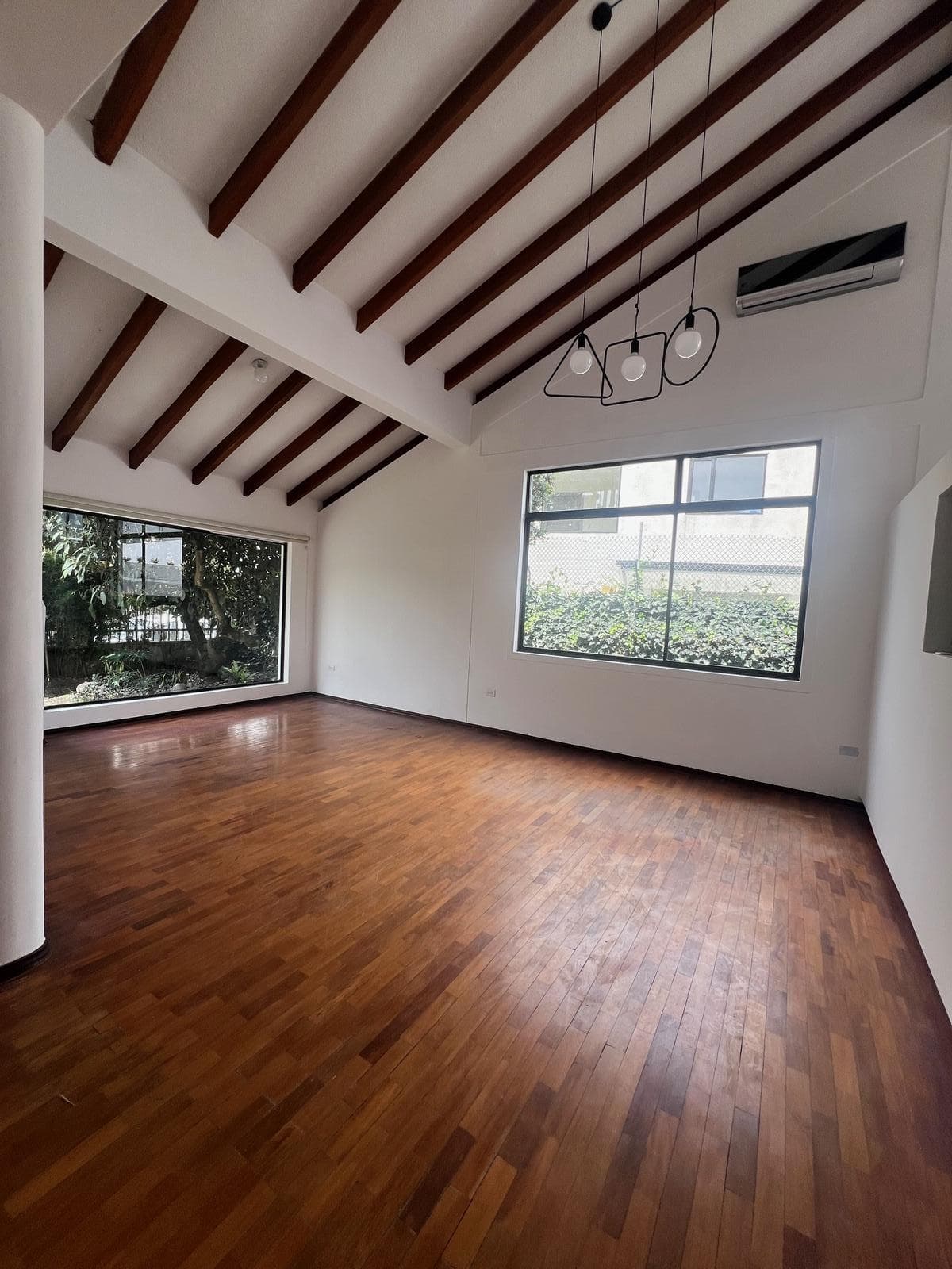 CUMBAYA-PRIMAVERA 2 RENTA CASA HABILITADA PARA OFICINAS O CONSULTORIOS (CR) - 1