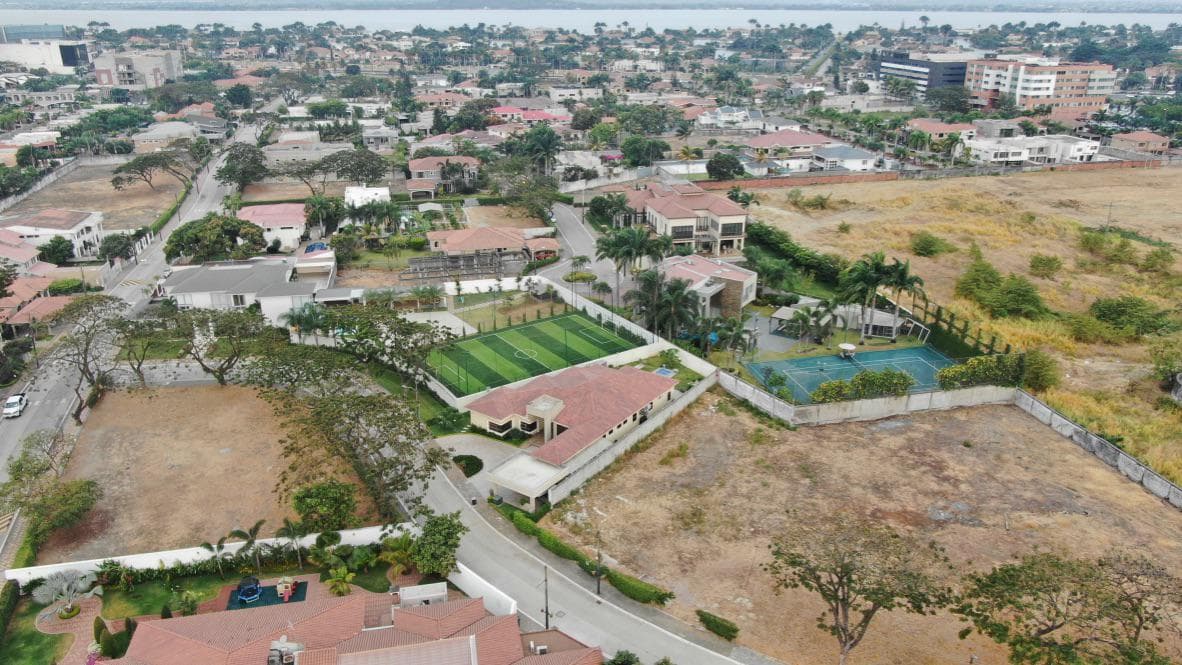 VENDO TERRENO EN LOS PRIMEROS KMS SAMBORONDON - 1