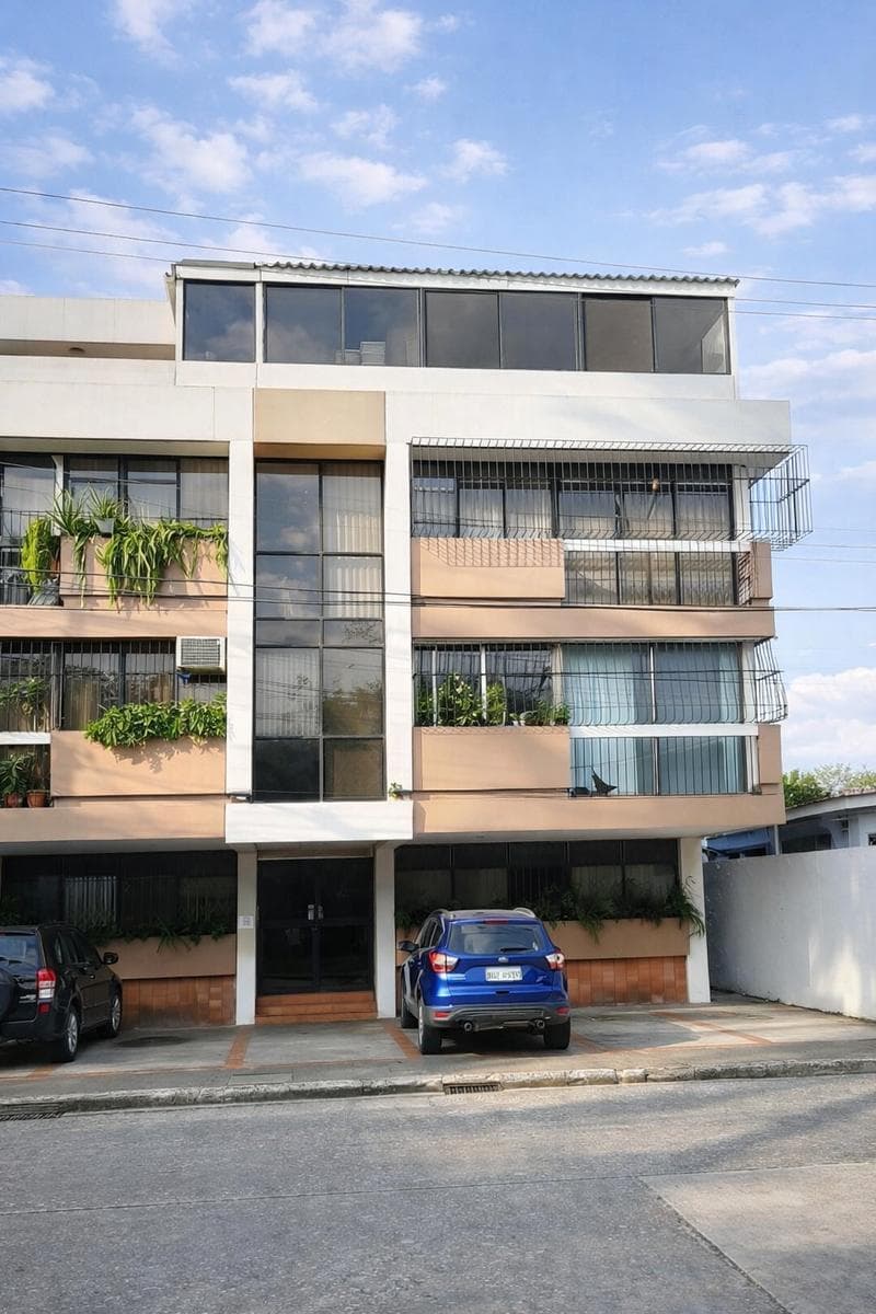 Venta de Departamento en Urdesa Central, 3 Habitaciones. E.D. - 1