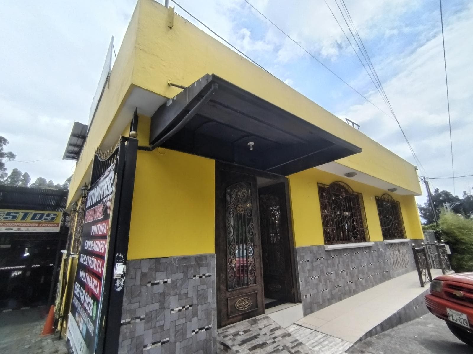 Renta de Amplio Local con parqueaderos exclusivo para Restaurante, Alangasí - 1