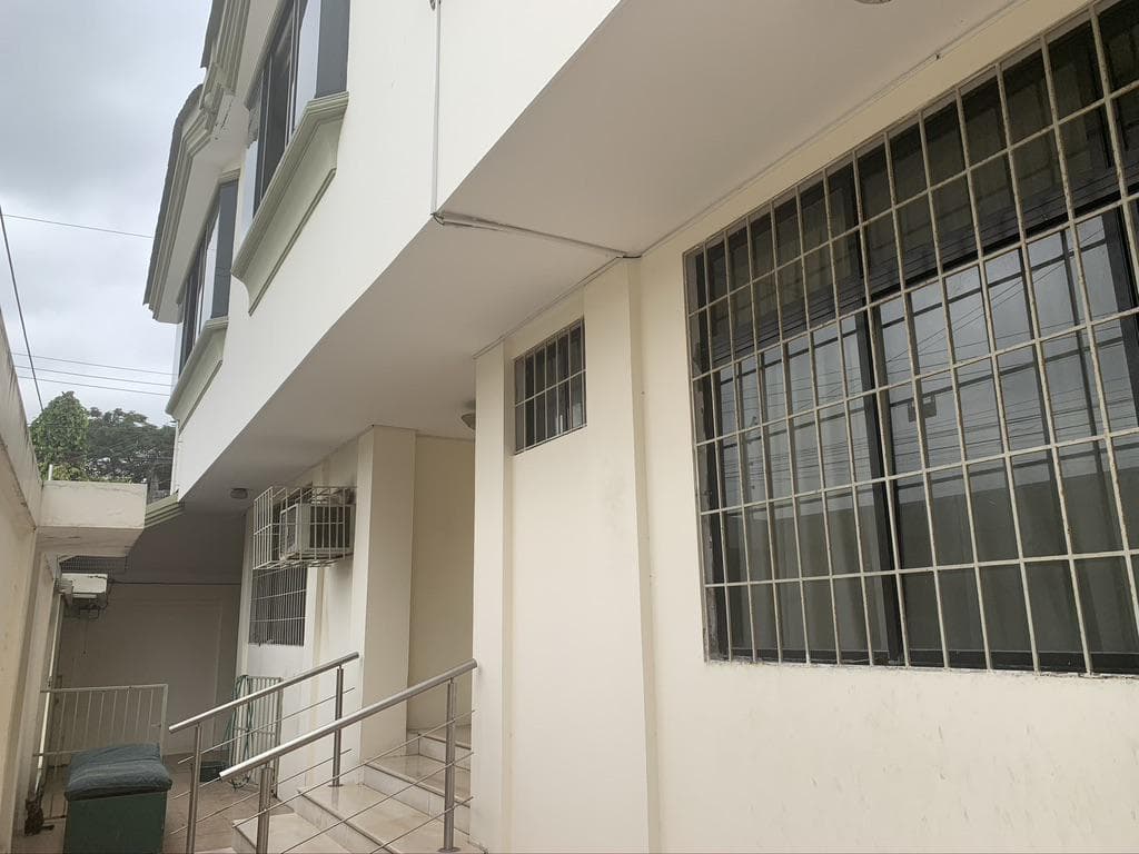 VENTA DE PROPIEDAD COMERCIAL ESQUINERA, SECTOR KENNEDY NORTE - 1