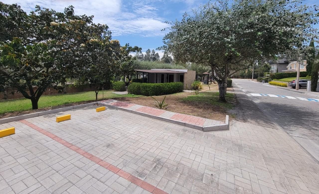 TERRENO BIFAMILIAR , DENTRO DE URBANIZACIÓN. DE OPORTUNIDAD!! - 1