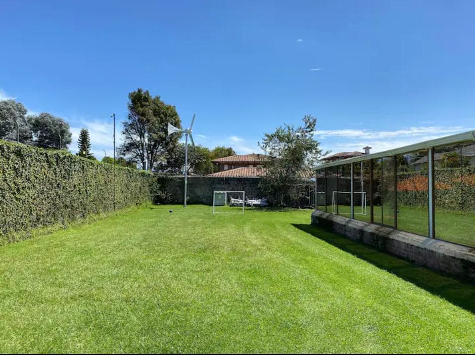 RENTS PROPIEDAD CASA Y TERRENO TUMBACO 2.760m - 1