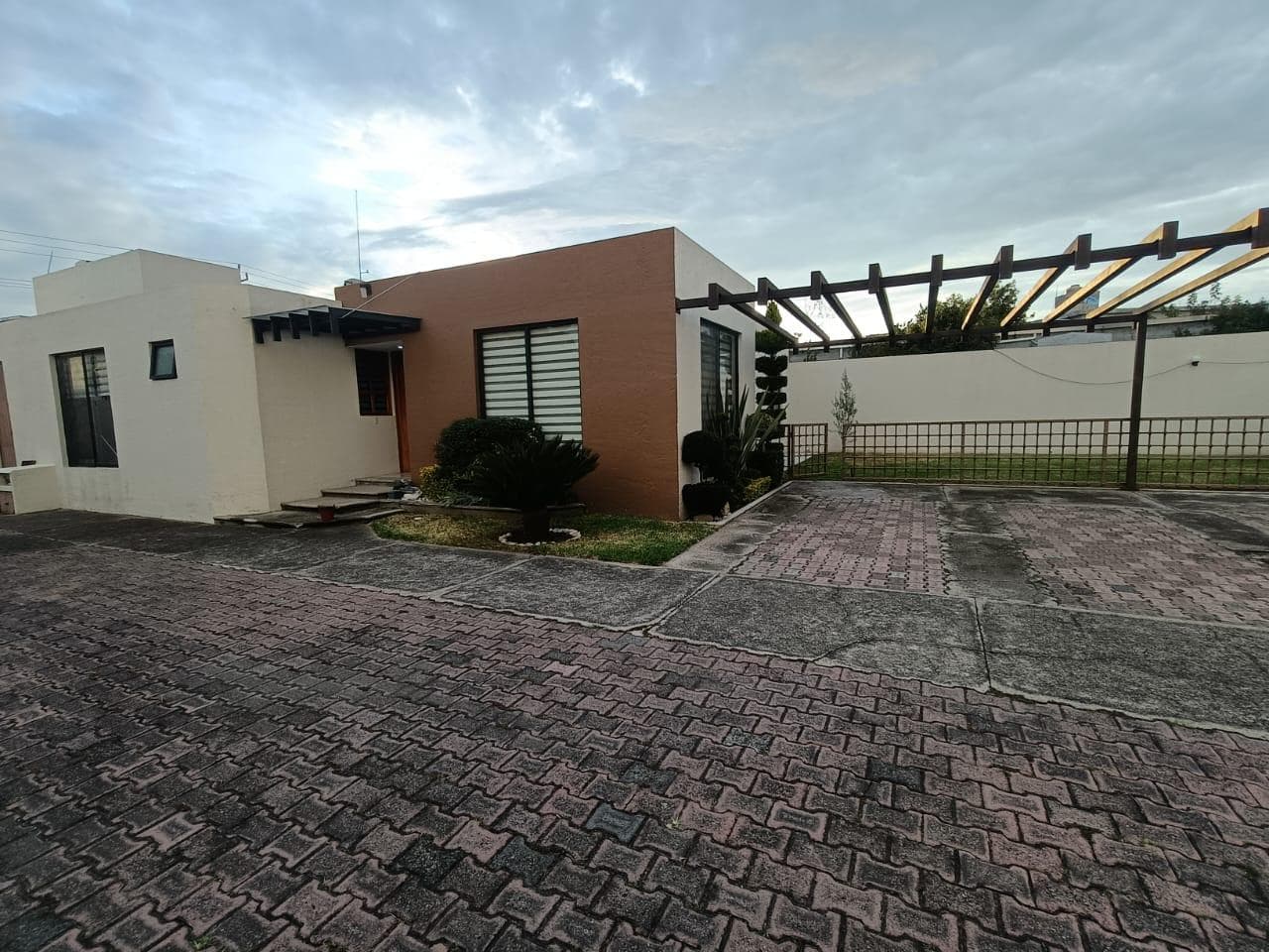 Casa en venta de un nivel con tres habitaciones y jardín en Ixtulco, Tlaxcala. - 1