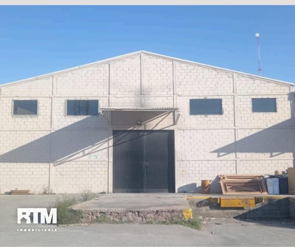 Se renta bodega en el eje 122 - 1