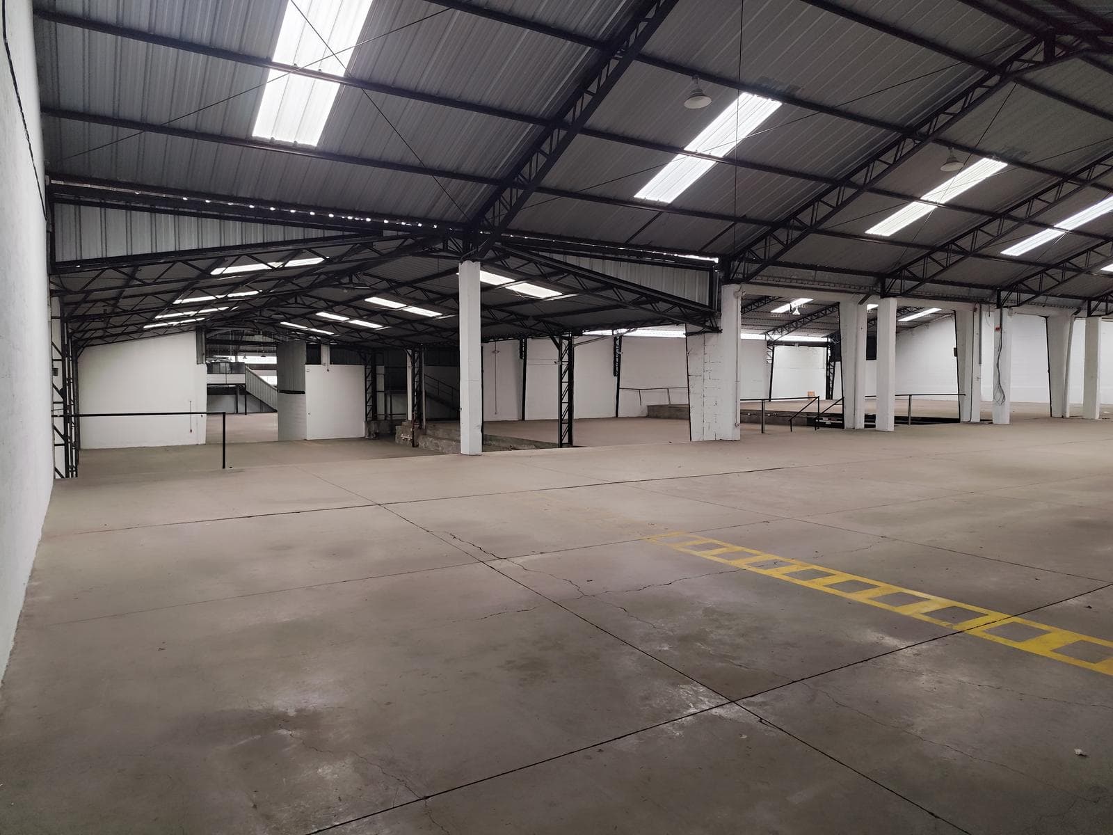 Galpón Industrial 4461 m2 en Carcelén de Venta - 1