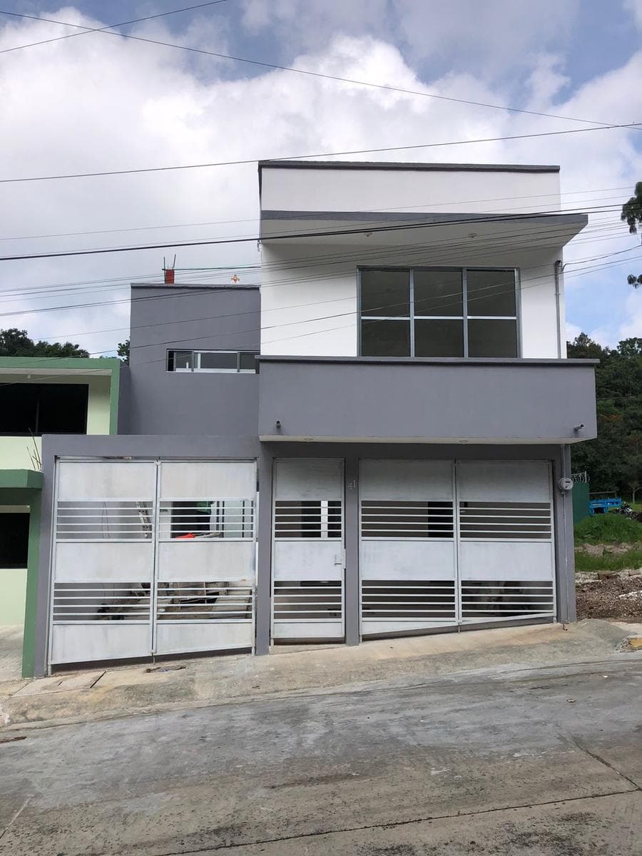 Casa nueva, dos plantas, moderno, ubicada en zona tranquila y verde - 1