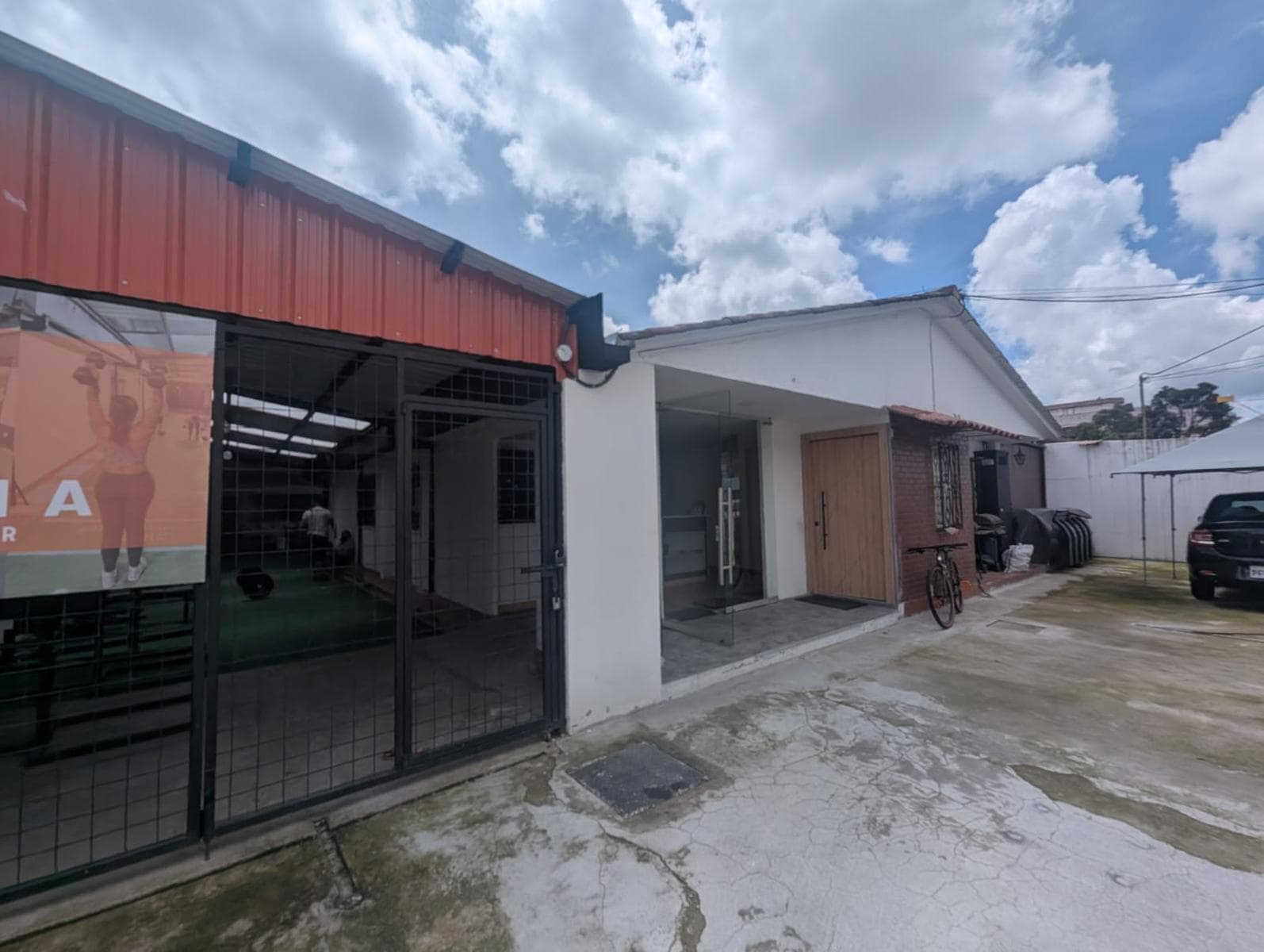AMPLIA PROPIEDAD 580 m2 CON GALPONES Y DEPARTAMENTO - 1