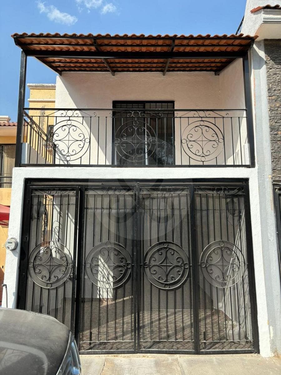 CASA EN VENTA FRACCIONAMIENTO HACIENDA REAL TONALA - 1