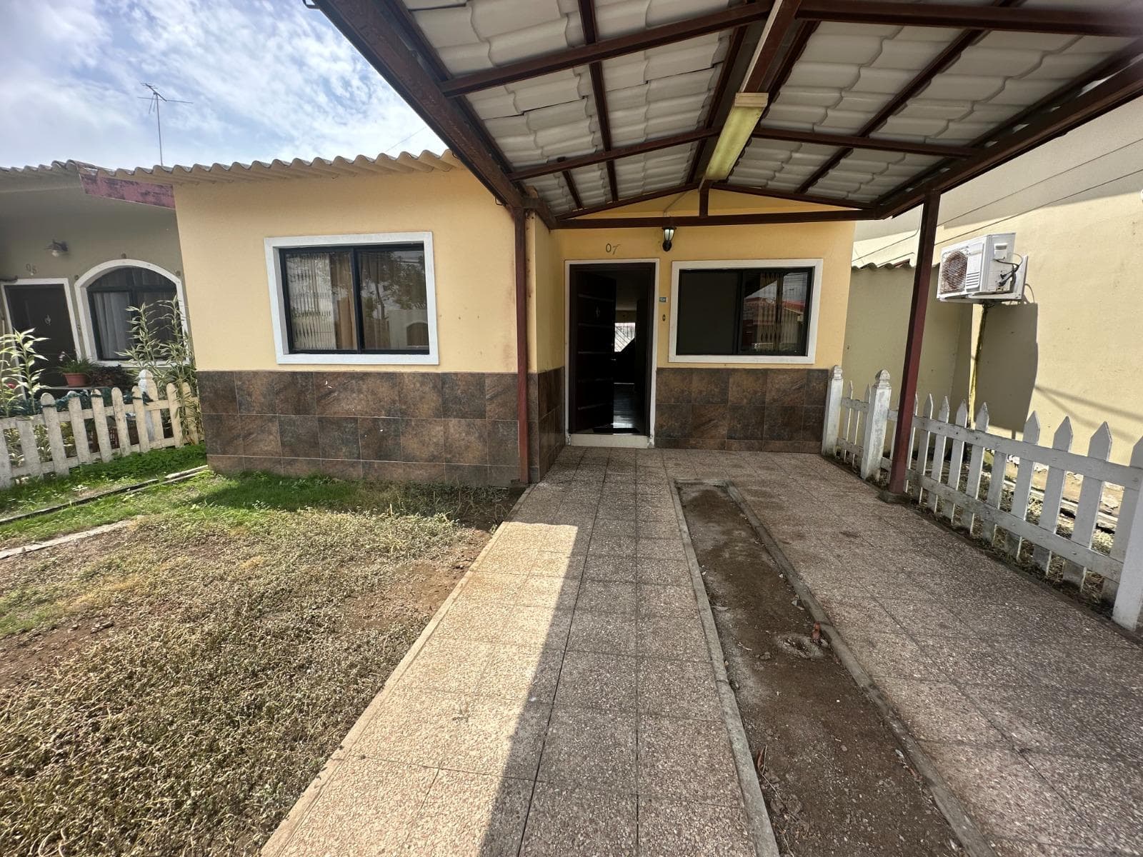 Casa en ALQUILER de una planta en Urb. Valle Alto - 1