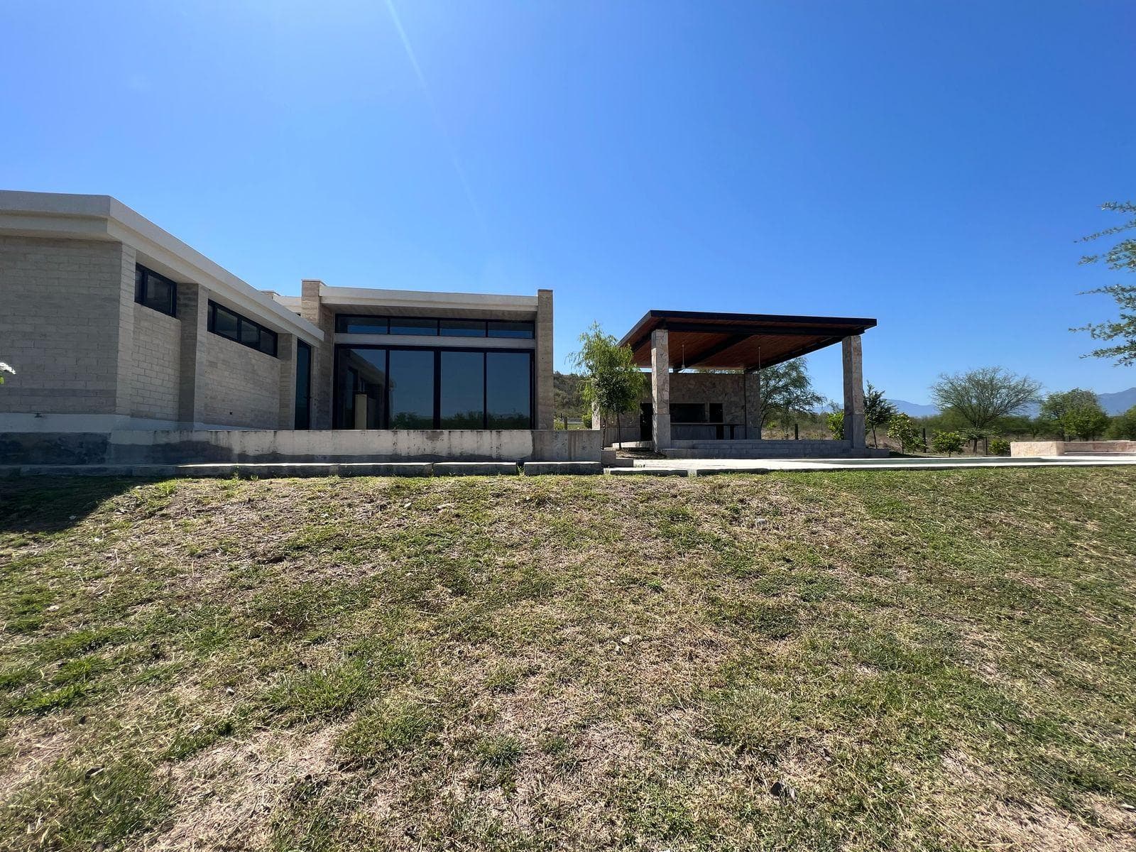 VENTA DE QUINTA CAMPESTRE EN MONTEMORELOS - 1