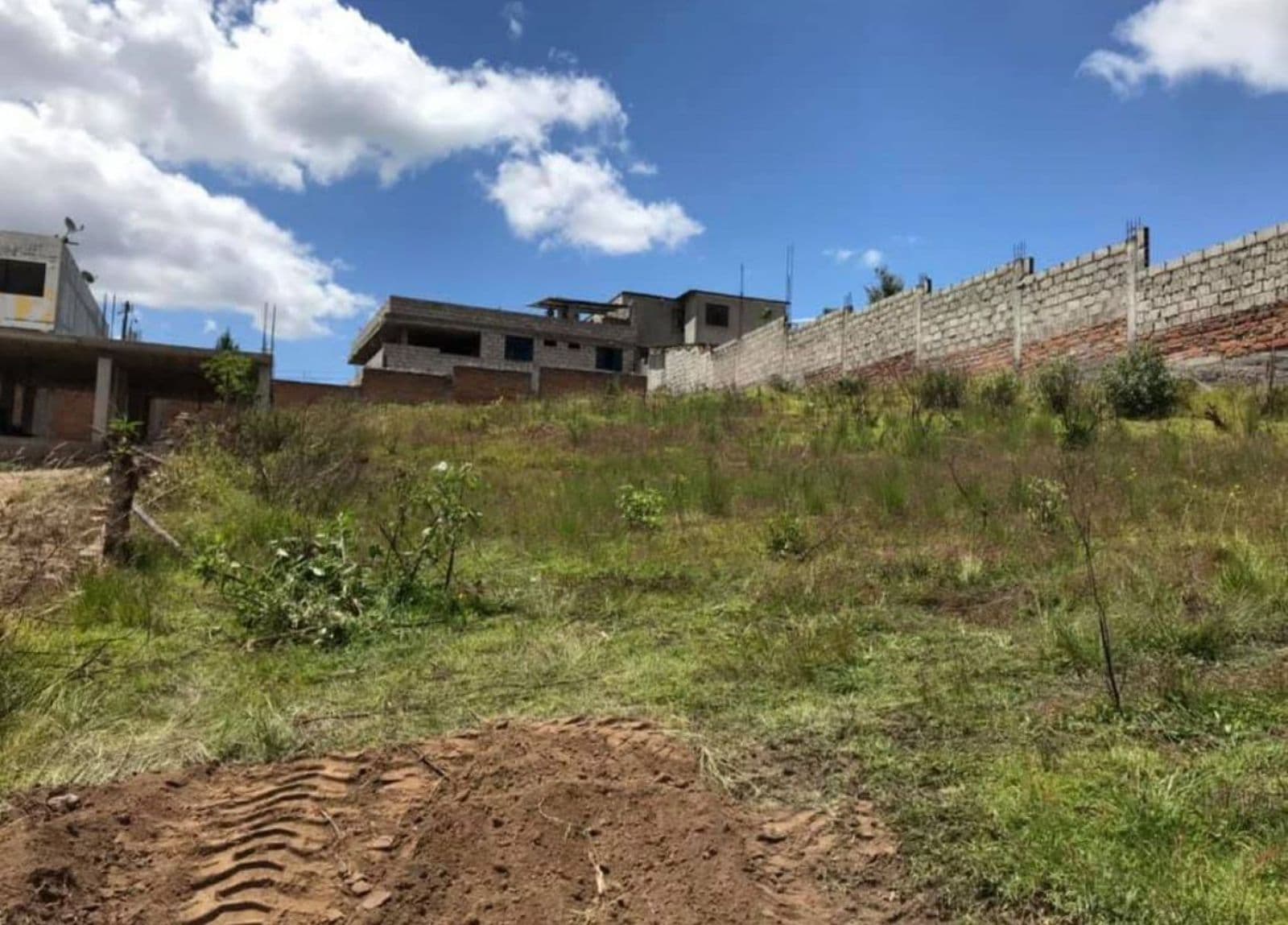 Terreno en venta en Santa Rosa de Chillogallo - 1