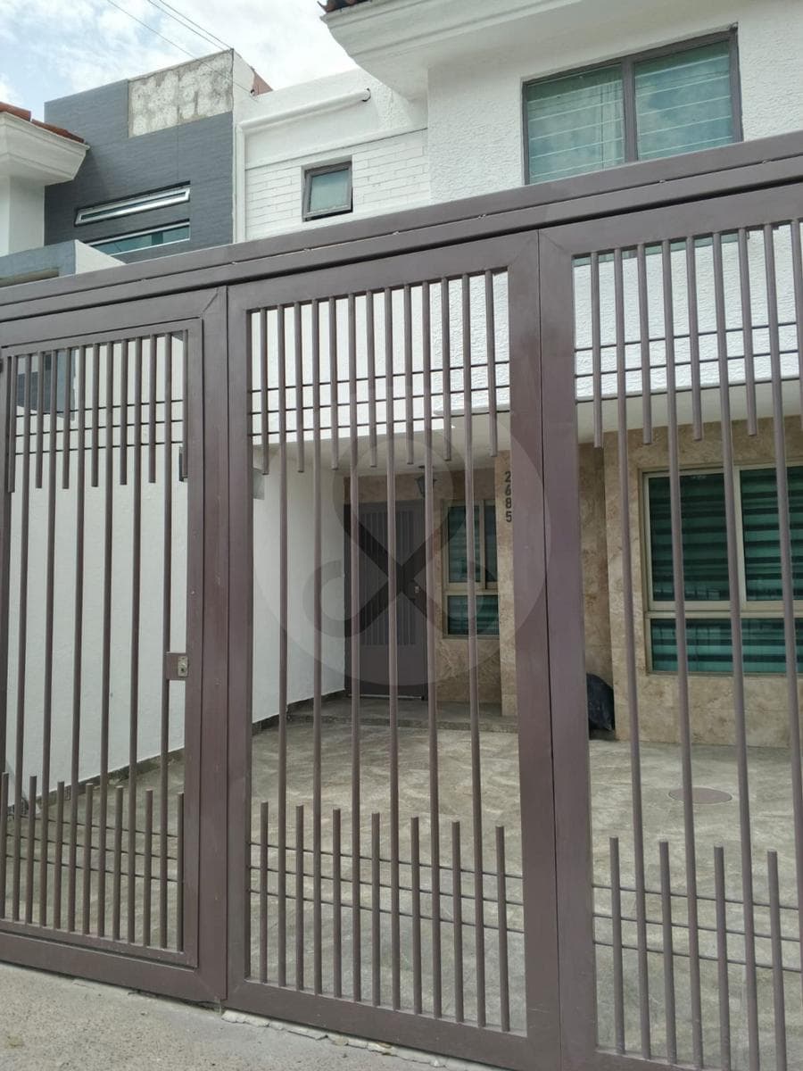Casa en venta en Parques de Santa Cruz Del Valle 4 Recámaras - 1