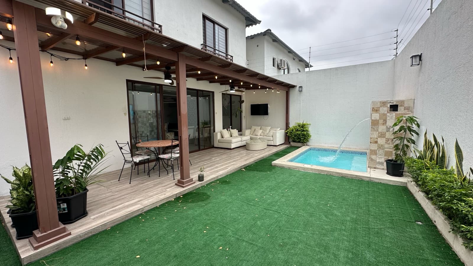 Venta de Casa en Urb Villas del Bosque- Pérgola, Piscina con Cascada-. V.B - 1