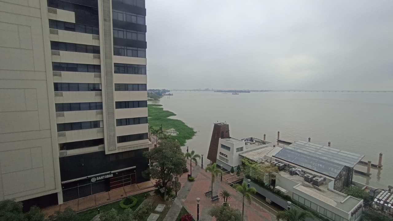 Alquiler Oficina The Point Puerto Santa Ana Guayaquil, vista al río M.z. - 1