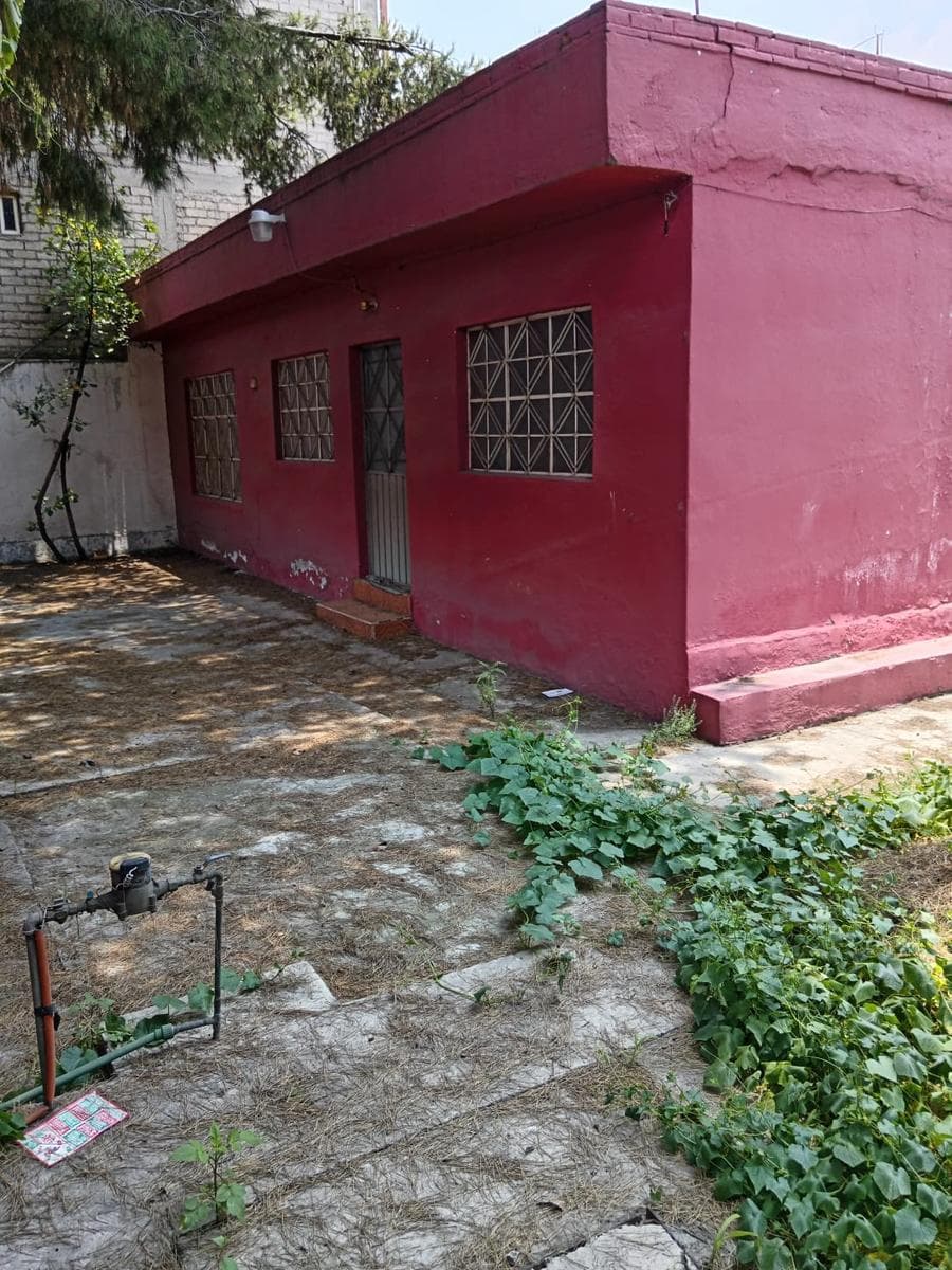 Casa para remodelar con excelente Terreno en Ampliación Santa Catarina - 1