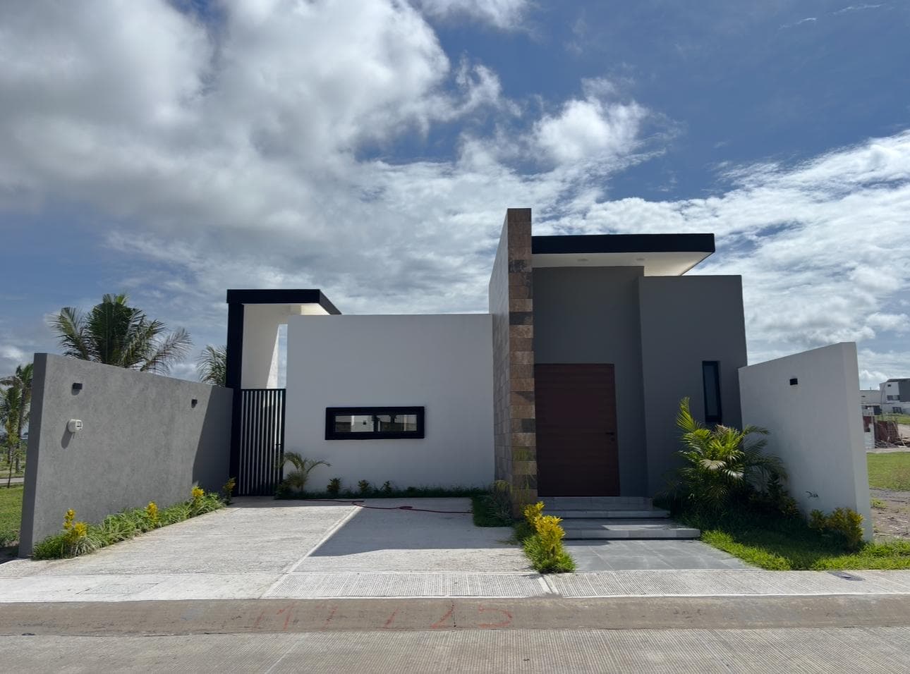 Casa en VENTA de una planta sobre blvd principal, PUNTO LOMAS Riviera Veracruzana - 1