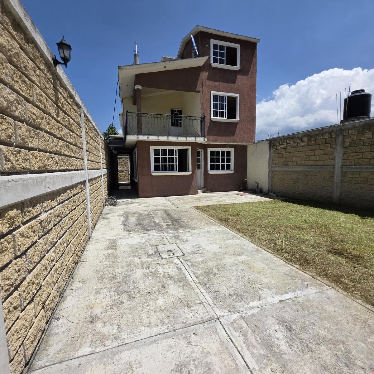 Casa en Venta con Lote Comercial Xonacatlán - 1