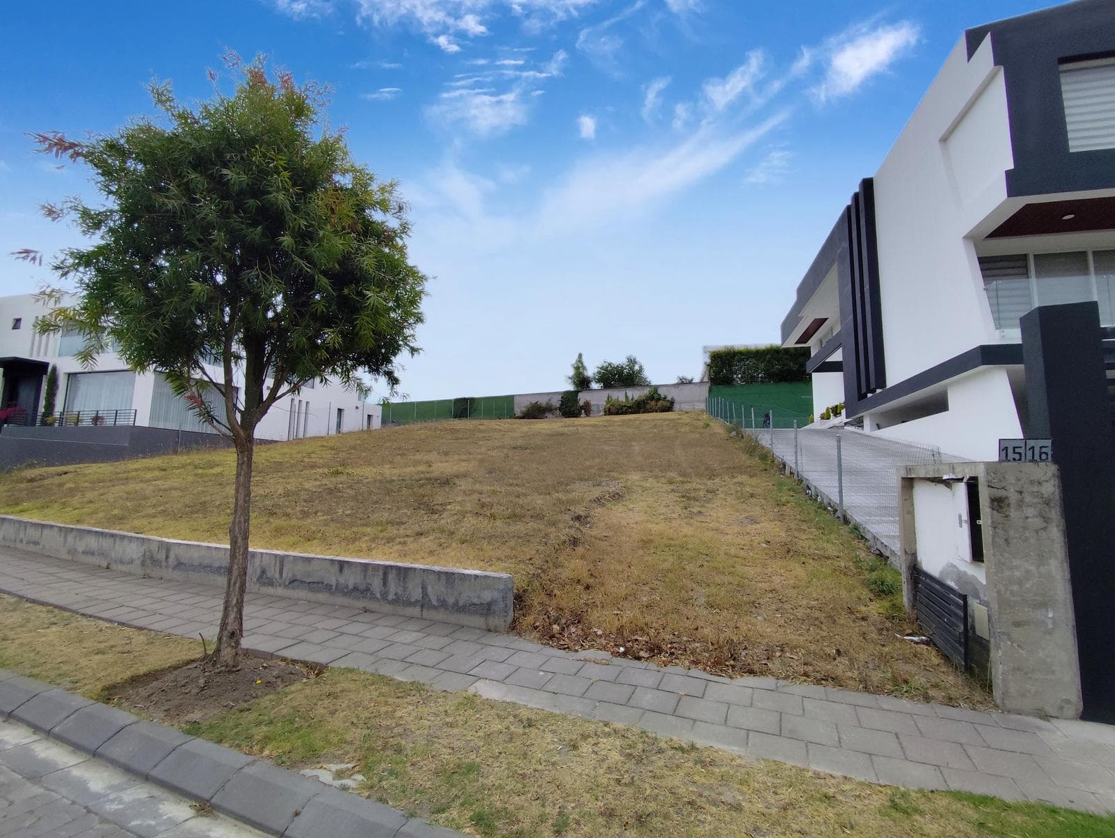 Venta Terreno Bifamiliar de 1010 mtrs en Puembo, Urbanización La Pradera - 1