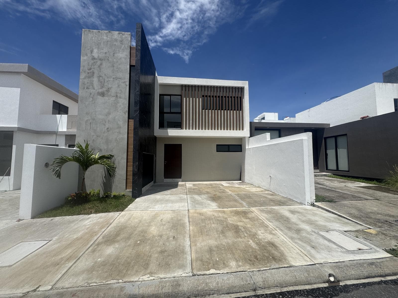 Casa en venta con recámara en planta baja en Lomas de la Rioja Riviera Veracruzana Alvarado Veracruz - 1