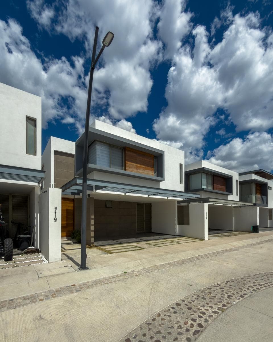 CASA EN RENTA EN RESIDENCIAL PUNTA DORADA (NORPONIENTE) - 1