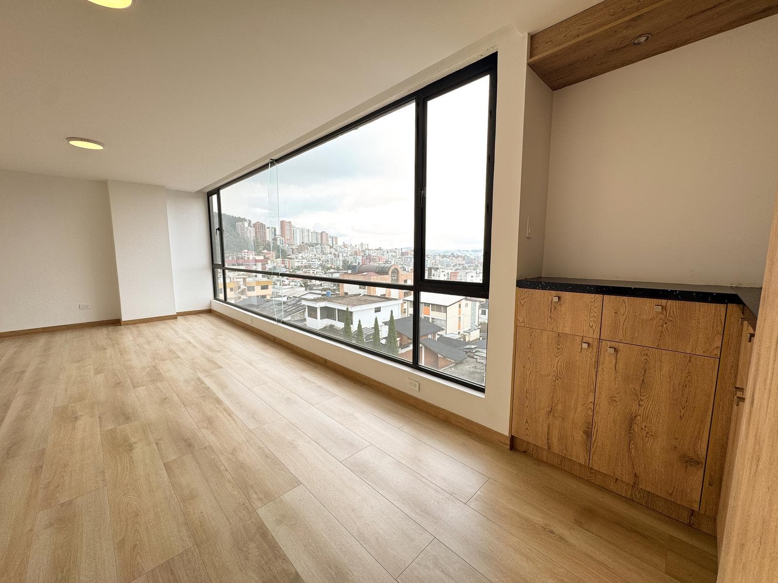 DE OPORTUNIDAD ESPECTACULAR DEPARTAMENTO 130.50 m2 GRANDA CENTENO - 1