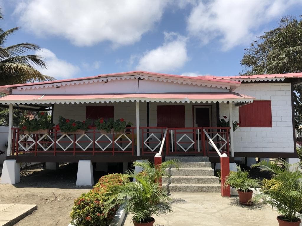 VENTA DE COMPLEJO DE CASAS RENTERAS VIA DATA - POSORJA - 1