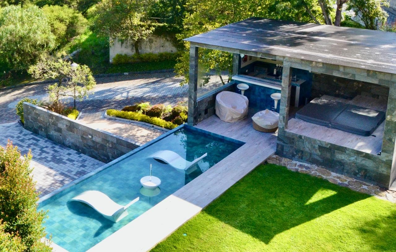 Venta de Residencia de Lujo en Tumbaco - Pacho Salas con Vista Incomparable - 1