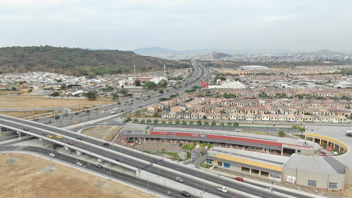 ALQUILER TERRENO COMERCIAL ESQUINERO AV NARCISA DE JESUS - 1