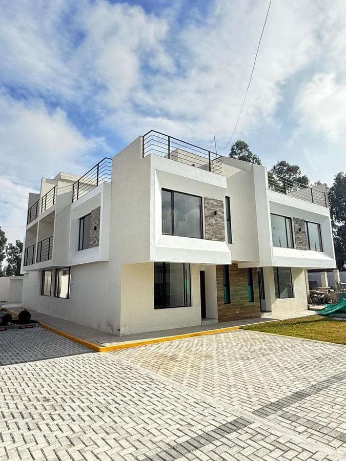VENTA CASA 2 PLANTAS CALDERON CREDITO VIP ACABADOS DE PRIMERA - 1