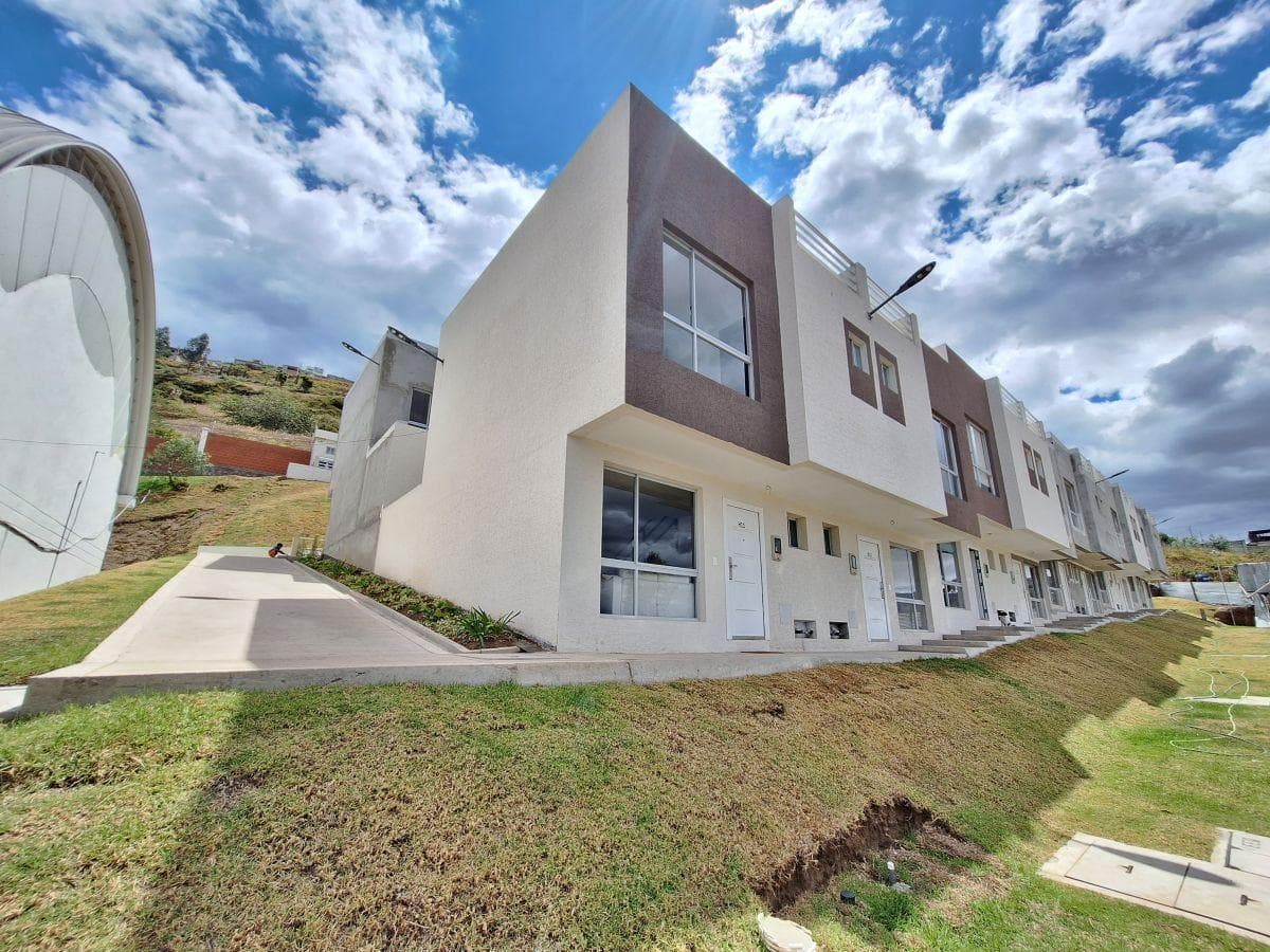 Venta Casa de 90m² hab., patio, terraza, con 3 dorm, Conjunto con Piscina en Altos de Llano Chico - 1