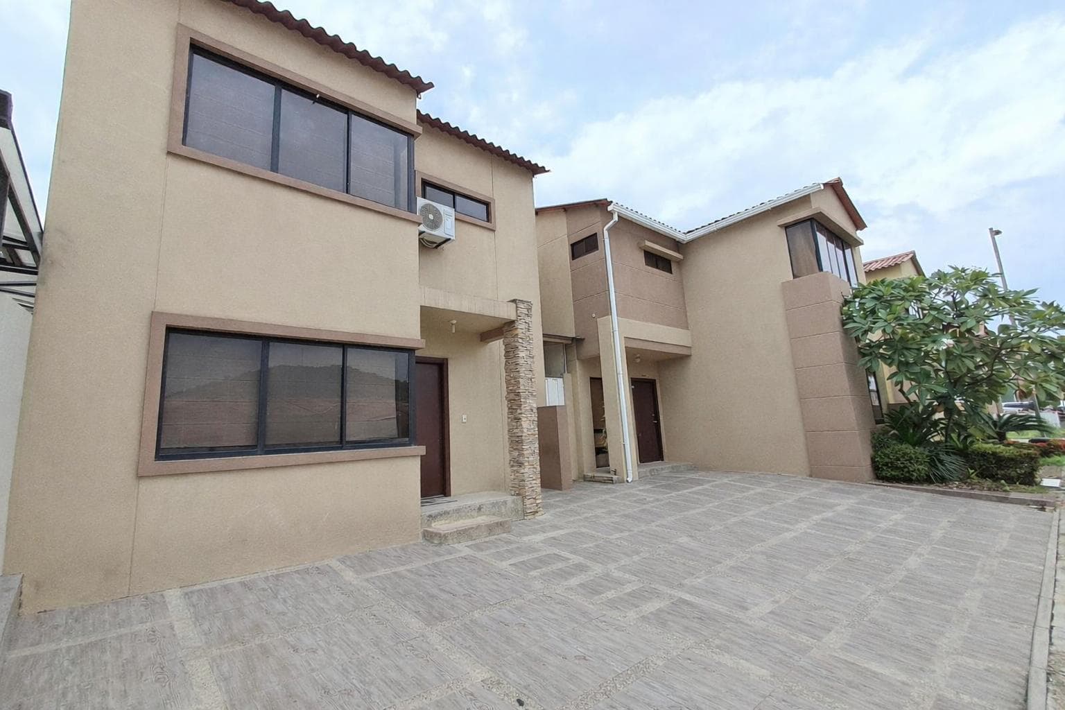 Casa en Venta Urb. Villa Club dos plantas con 3 Habitaciones. G.P - 1