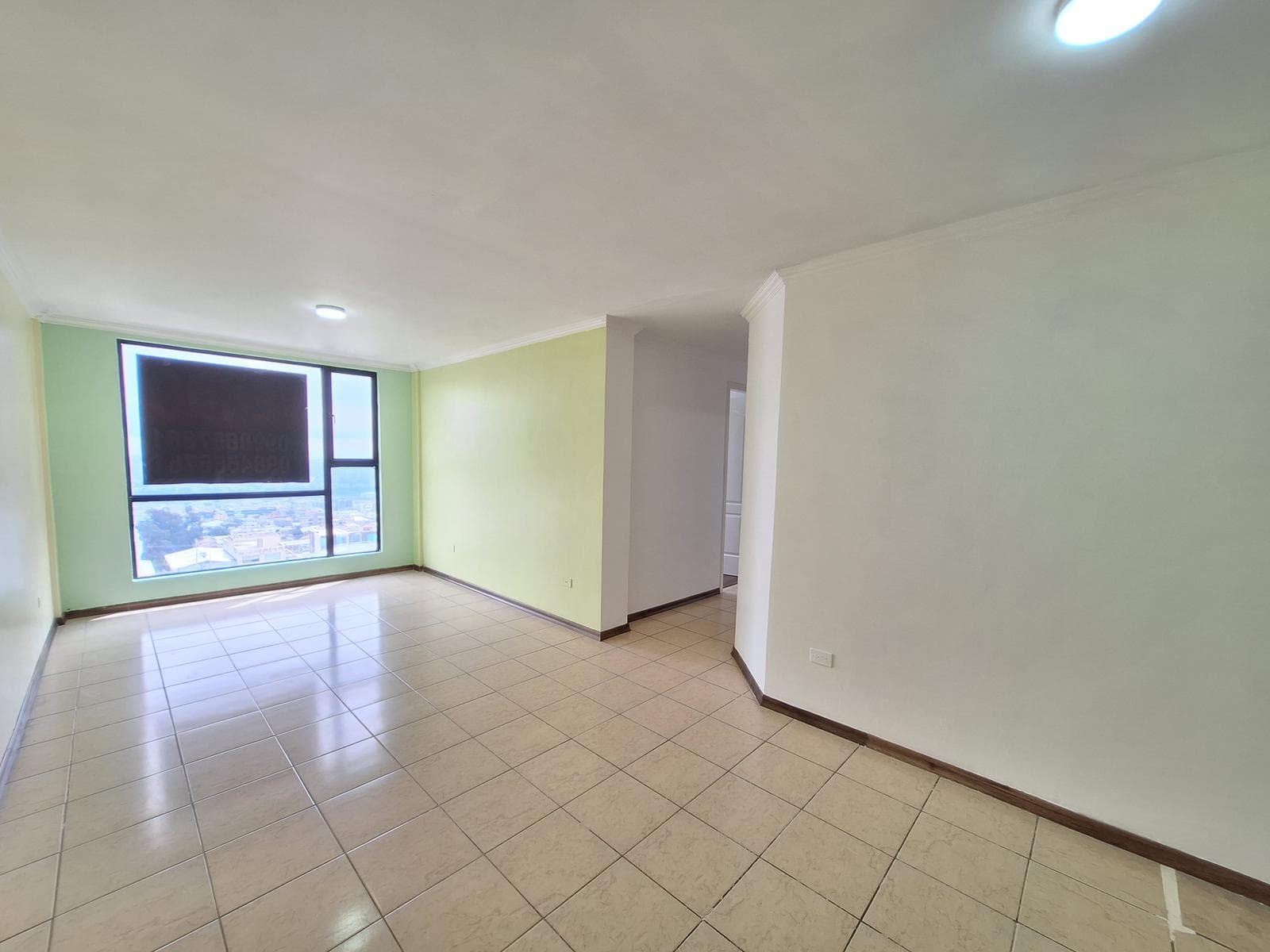 Departamento en venta, 3 dormitorios, parqueadero, 5to piso. Universidad Israel - 1