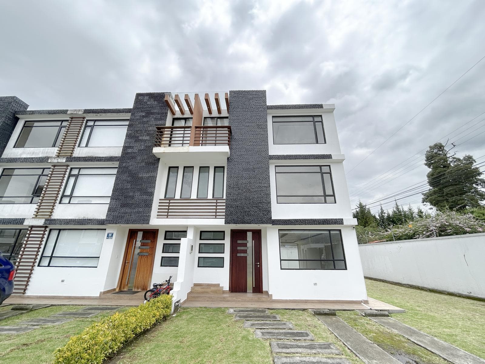 Venta de casa – sector Dean Bajo cerca del Colegio Guthemberg - 1
