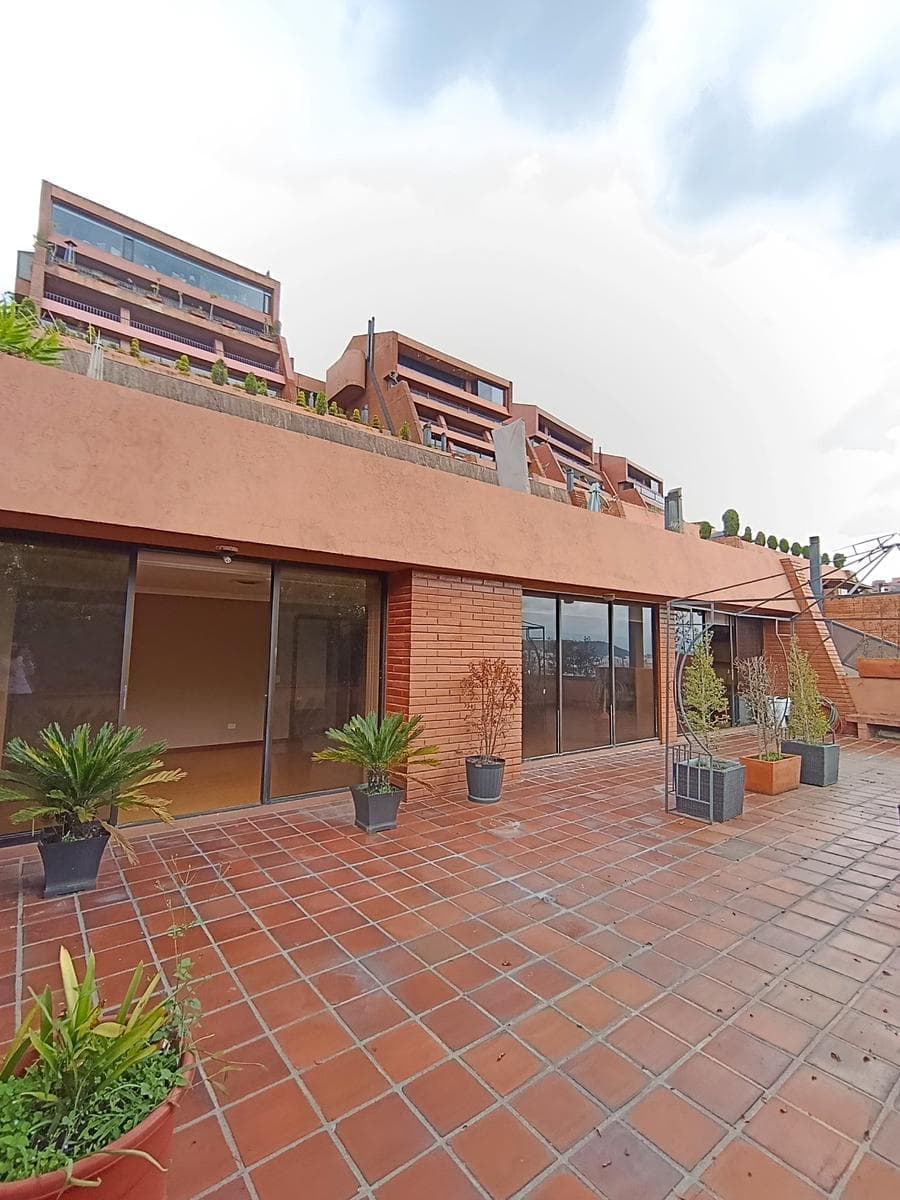 Vendo Expectacular Departamento3 dormitorios con Terraza 85m2 Parqueos 2 - 1
