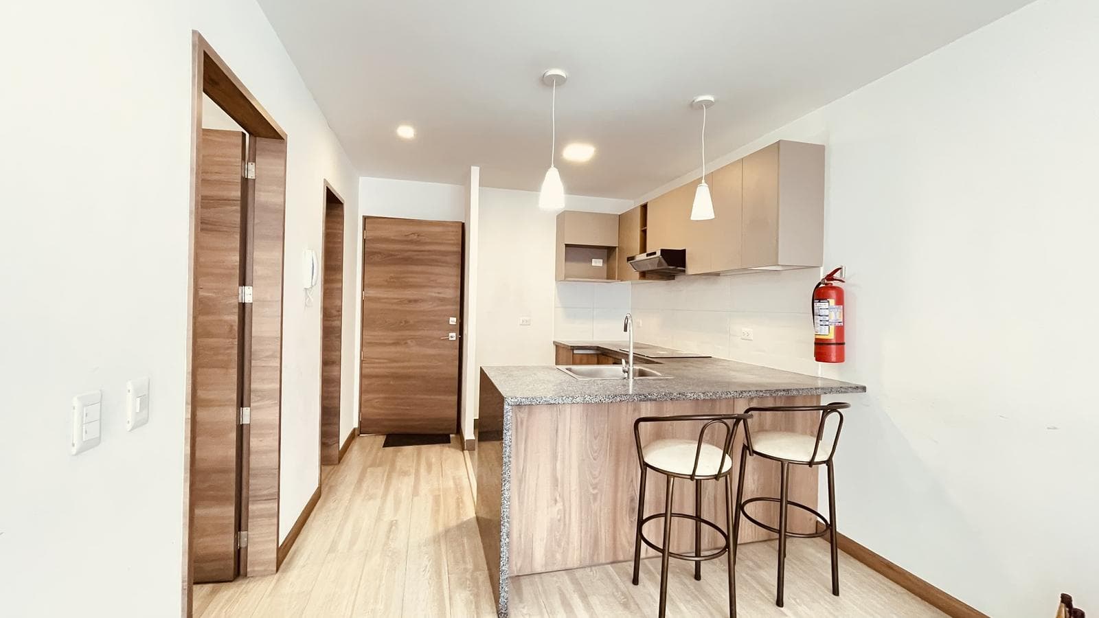Renta de suite con patio, sector Ponceano Alto - Atika Club - 1