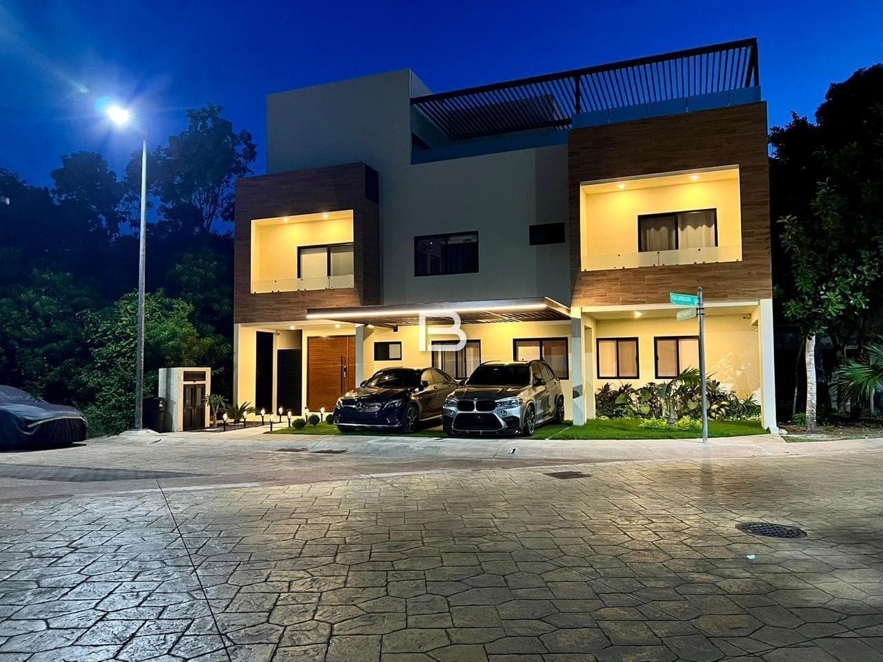 En Venta Casa En Cancun Residencial Arbolada - 1