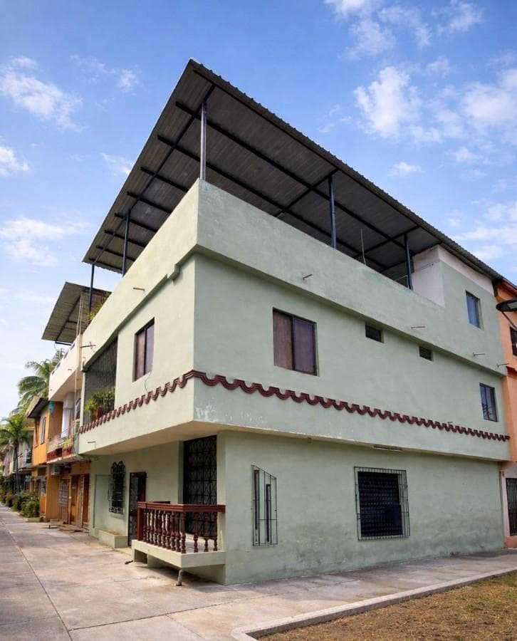 Venta de Casa Rentera en el Norte de Guayaquil - Sauces 3 AE - 1