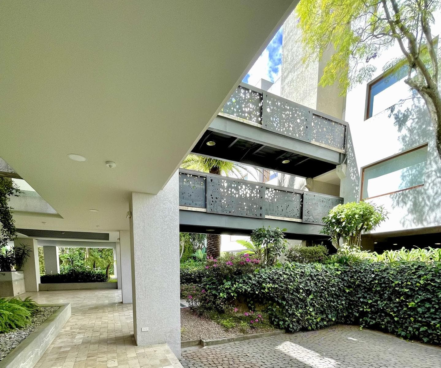 CUMBAYA 228 M² APARTAMENTO EN VENTA 3 HABITACIONES CON BAÑO, BALCONES Y TERRAZA - 1