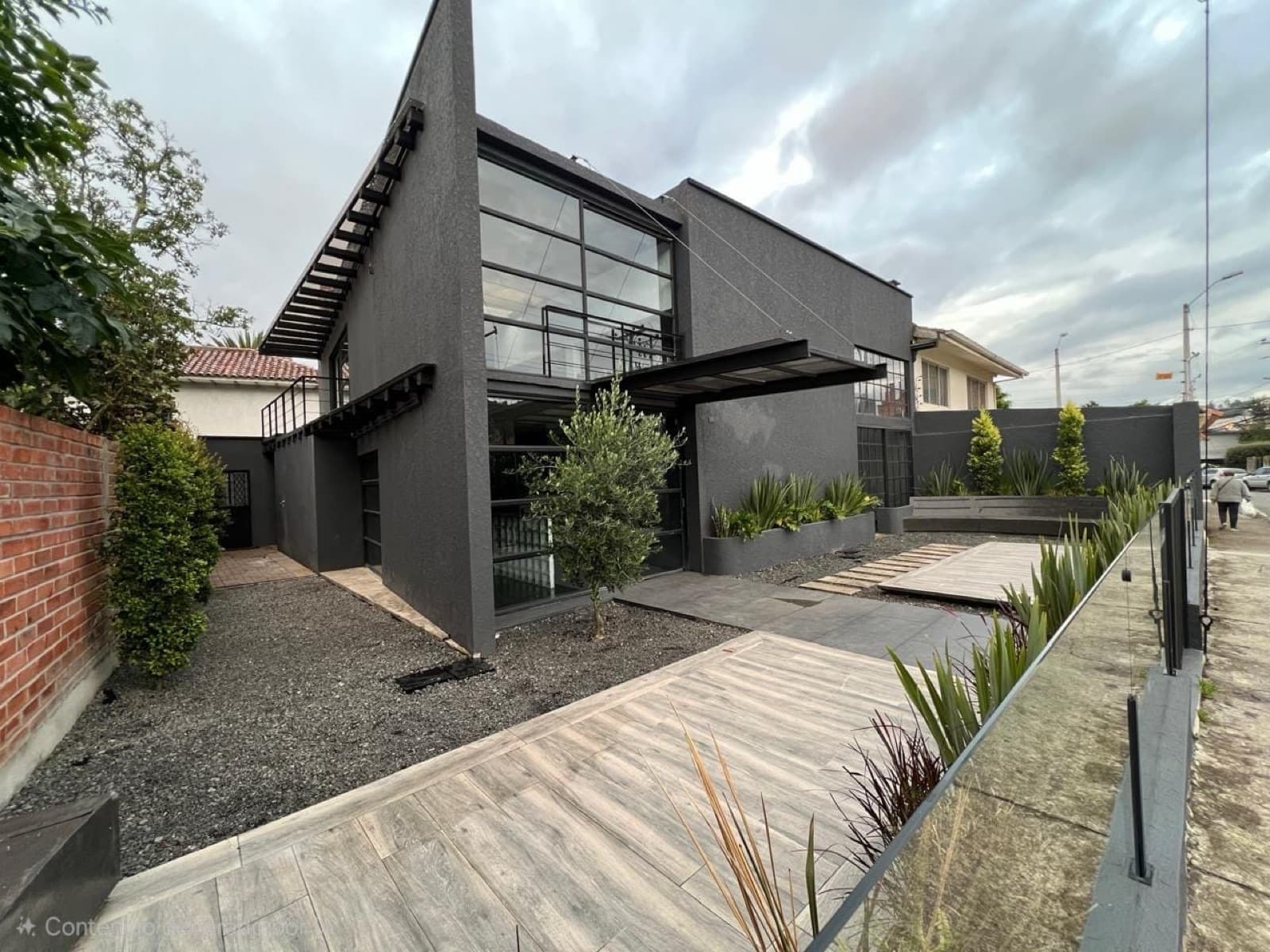 Gran Oportunidad de Renta 290m2 Local Comercial en la Mejor Zona Comercial - Cuenca - 1