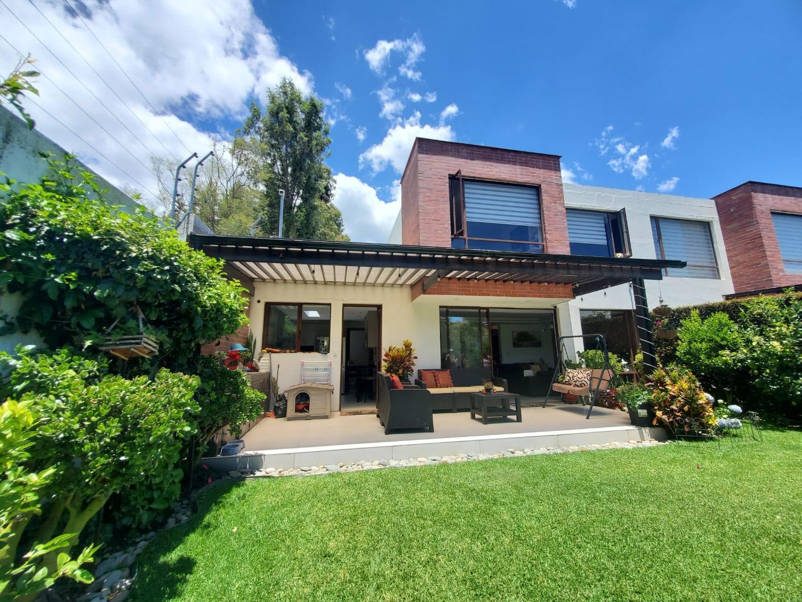 CASA TOTALMENTE AMOBLADA EN RENTA TUMBACO LA MORITA - 1