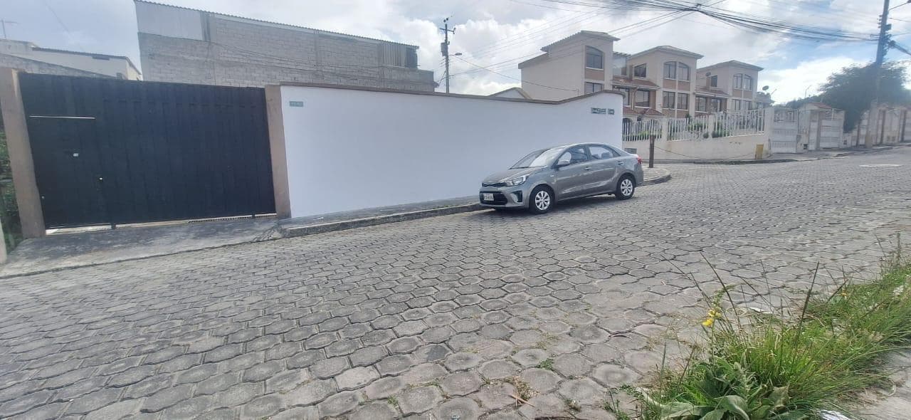 Casa en Venta con potencial comercial Sector Sierra Dorada Calderón - 1
